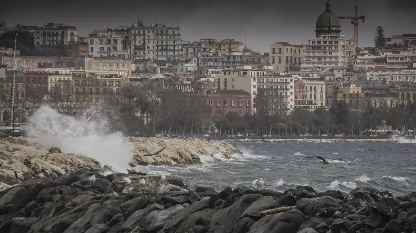 A pic of bad weather in Naples, where he knocked down a wave of rain and strong wind. They were suspended fast racing with hydrofoils connecting the islands of Ischia and Procida. Popped too many races of the ferries to Procida. Naples, Italy, Jan. 13, 2017. ANSA/ CESARE ABBATE