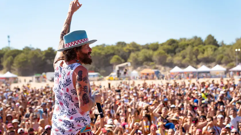 Jovanotti a Lignano Sabbiadoro (Udine) apre il Jova Beach Party, 02 luglio 2022. ANSA / MICHELE LUGARESI MAIKID - Ufficio Stampa Goigest +++ ANSA PROVIDES ACCESS TO THIS HANDOUT PHOTO TO BE USED SOLELY TO ILLUSTRATE NEWS REPORTING OR COMMENTARY ON THE FACTS OR EVENTS DEPICTED IN THIS IMAGE; NO ARCHIVING; NO LICENSING +++