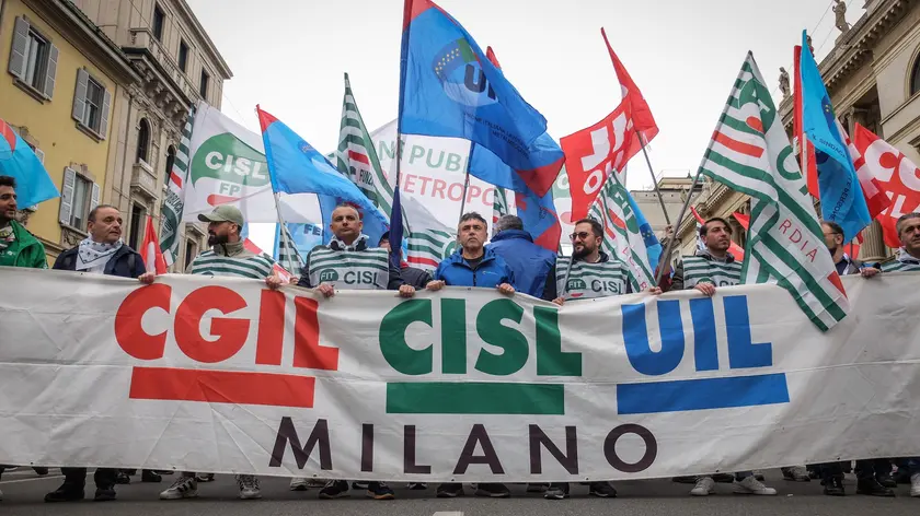 Partenza del corteo del 1 maggio in corso Venezia, Milano 1 Maggio 2024 ANSA/MATTEO CORNER