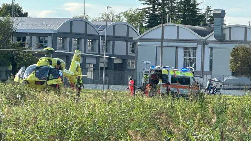 L’elisoccorso e l’ambulanza intervenuti sul luogo dell’infortunio
