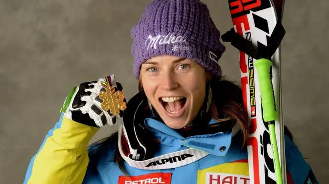 epa03569791 Tina Maze of Slovenia poses with her gold medal after winning the Women's Super-G race at the Alpine Skiing World Championships in Schladming, Austria, 05 February 2013. EPA/ERICH SPIESS / POOL EDITORIAL USE ONLY/NO SALES
