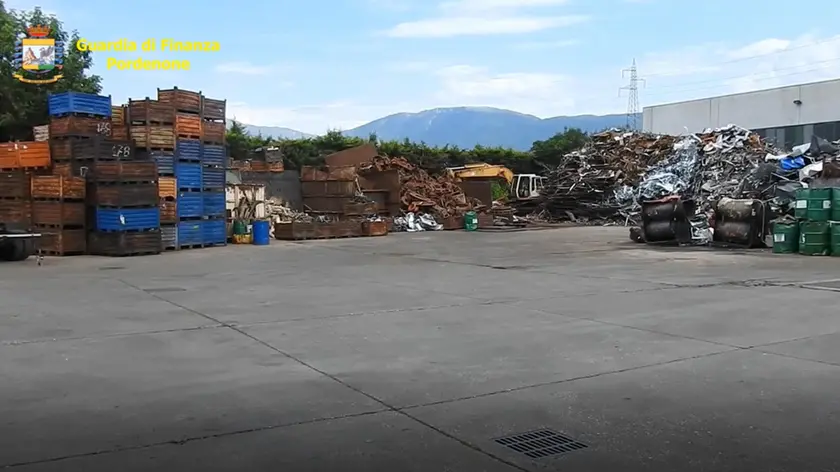 Fermo immagine del video della Guardia di Finanza di Pordenone relativo all'operazione denominata 'Via della Seta' riguardante un traffico illecito di rifiuti, 16 giugno 2021. Ssno indagate 58 persone, alcune delle quali sarebbero state arrestate. Le Fiamme Gialle hanno scoperto una frode fiscale di 300 milioni euro e il trasferimento occulto in Cina di 150 milioni. ANSA/UFFICIO STAMPA GUARDIA DI FINANZA +++ EDITORIAL USE ONLY NO SALES ++