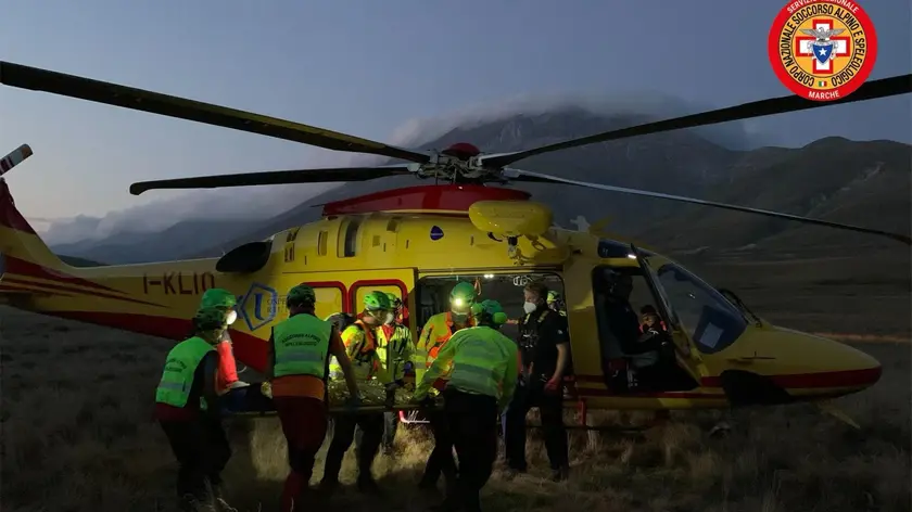 Turista precipita con parapendio, in eliambulanza ad Ancona