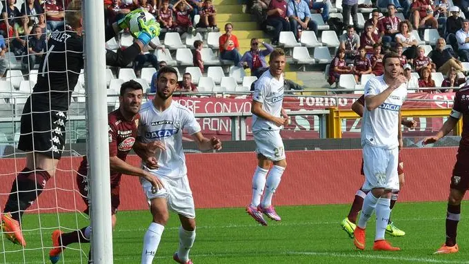 Jean Francois Gillet (L) of FC Torino makes a save during Italian Serie A soccer match between Fc Torino and Udinese at the Stadio Olimpico, Turin, 19 October 2014. ANSA/ANDREA DI MARCO