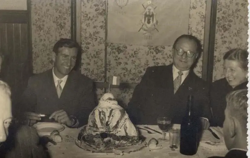 Cirillo Floreanini durante la cena a Udine al rientro dalla spedizione italiana guidata da Ardito Desio