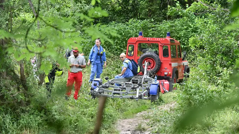 I soccorritori a Premariacco nelle ore successive alla tragedia del Natisone