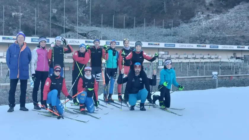 Gli atleti della Monte Coglians con presidente e coach alla Carnia arena