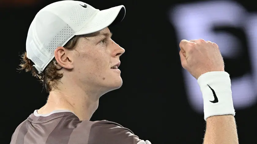 Italy's Jannik Sinner reacts after a point against Russia's Daniil Medvedev during their men's singles final match on day 15 of the Australian Open tennis tournament in Melbourne on January 28, 2024. (Photo by Lillian SUWANRUMPHA / AFP) / -- IMAGE RESTRICTED TO EDITORIAL USE - STRICTLY NO COMMERCIAL USE --