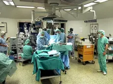 20000525-PALERMO-CRO- VICENDA GEMELLE: LA SALA OPERATORIA. Ultimi preparativi nella sala operatoria di cardiologia di Palermo dove nei prossimi giorni Marta verra' separata da Milagros, sacrificata per salvare la sorellina in un intervento ad altissimo rischio. Franco Lannino/ANSA/CD