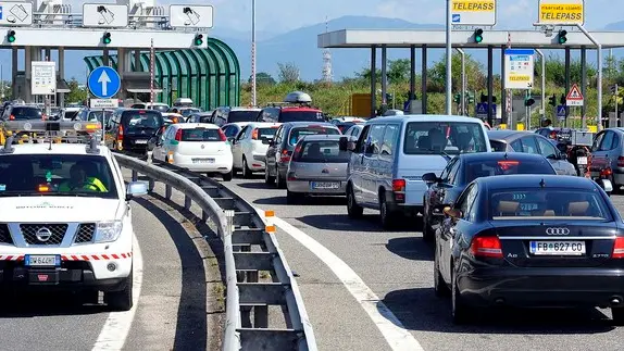 Palmanova 24 Agosto 2013. Traffico code e deviazioni sul tatto autostradale Udine Sud - Palmanova. Telefoto Copyright Petrussi Foto Press