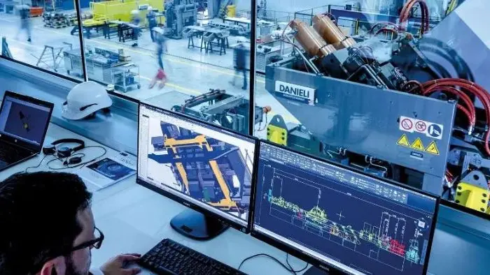 L'ex dipendente avrebbe trasferito decine di migliaia di file contenenti progetti, elenchi clienti e schede tecniche nell’imminenza del suo addio alla Danieli Automation di Buttrio