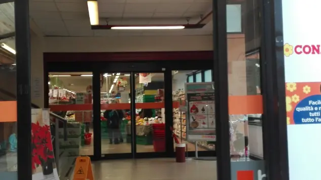 Rapina fallita al supermercato Conad di Cervignano