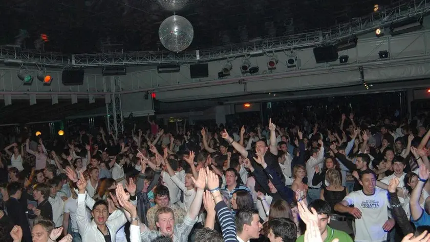 ANTEPRIMA Lignano 27 MAGGIO 2006.discoteca Copyright Massimo Turco Foto Agency Anteprima Udine