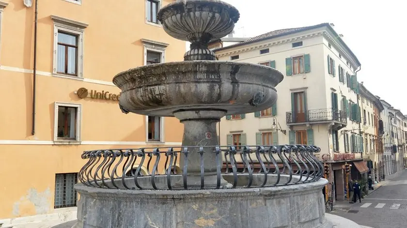 Udine 17 ottobre 2016 restauro statue Copyright Petrussi Foto Press MassimoTURCO