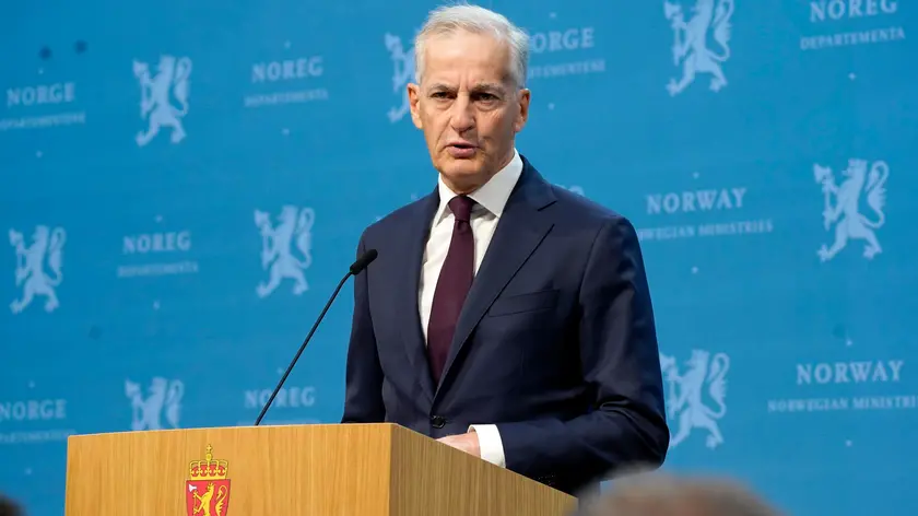 epa11359381 Norway's Prime Minister Jonas Gahr Store announces that the Norwegian Government will recognize Palestine as an independent state from 28 May 2024, at a press conference in Marmorhallen in Oslo, Norway, 22 May 2024. EPA/ERIK FLAARIS JOHANSEN NORWAY OUT