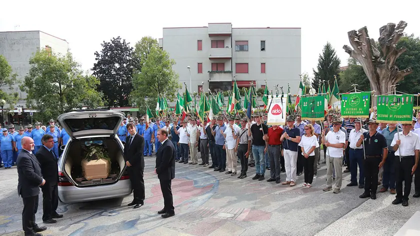 FUNERALE DI FRANCO MORO ALPINO A RORAI