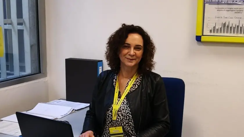 Antonella Del Pin nel suo ufficio di Poste italiane a Pordenone