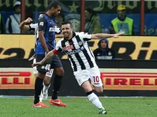 Antonio Di Natale of Udinese celebrates after scoring the 3-1 against Inter Milan during their Italian Serie A soccer match at Giuseppe Meazza stadium in Milan, 19 May 2013. ANSA/MATTEO BAZZI