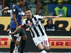 Antonio Di Natale of Udinese celebrates after scoring the 3-1 against Inter Milan during their Italian Serie A soccer match at Giuseppe Meazza stadium in Milan, 19 May 2013. ANSA/MATTEO BAZZI