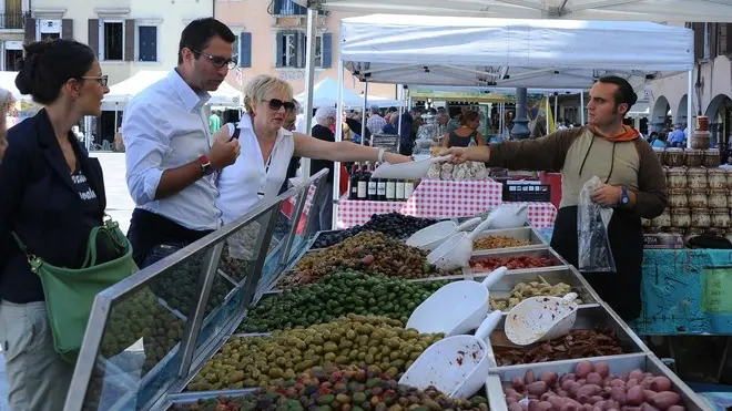 Udine 31 Agosto 2013. Mercatino in Piazza delle Erbe. Telefoto Petrussi Foto Press / Diego Petrussi