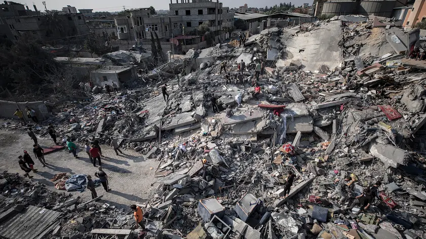 epa10952714 Palestinians search for bodies and survivors under the rubble of a residential building following an Israeli airstrike on the Nuseirat refugee camp in the central Gaza Strip, 01 November 2023. More than 8,500 Palestinians and at least 1,400 Israelis have been killed, according to the Israel Defense Forces (IDF) and the Palestinian health authority, since Hamas militants launched an attack against Israel from the Gaza Strip on 07 October, and the Israeli operations in Gaza and the West Bank which followed it. EPA/HAITHAM IMAD