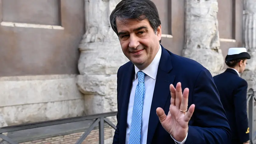 Il ministro per gli Affari Europei, Raffaele Fitto, in occasione del convegno sulla transizione demografica in Europa, Roma, 12 aprile 2024. ANSA/RICCARDO ANTIMIANI