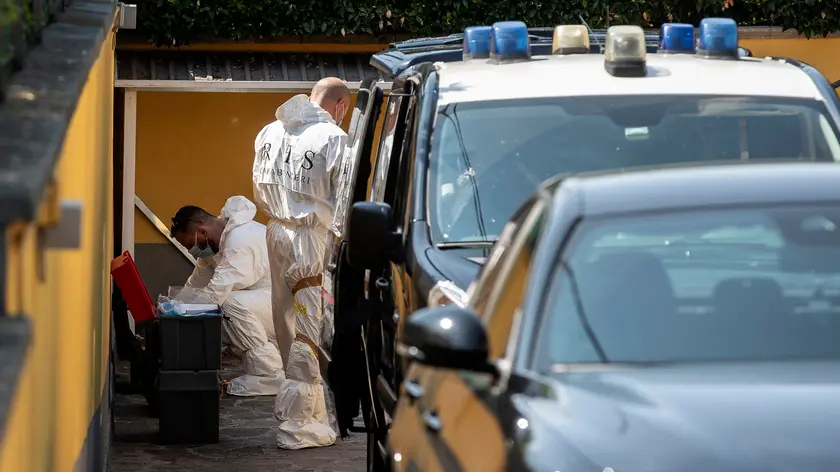 I Ris di Parma sul luogo in cui sono stati ritrovati i resti di un bambino piccolo sepolto a Vignale di Traversetolo (Parma) nello stesso giardino dove il 9 agosto stato riesumato dal terreno un neonato, seppellito e morto a quanto pare qualche giorno prima. Parma, 14 Settembre 2024. ANSA /ELISABETTA BARACCHI