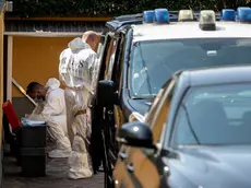 I Ris di Parma sul luogo in cui sono stati ritrovati i resti di un bambino piccolo sepolto a Vignale di Traversetolo (Parma) nello stesso giardino dove il 9 agosto  stato riesumato dal terreno un neonato, seppellito e morto a quanto pare qualche giorno prima. Parma, 14 Settembre 2024. ANSA /ELISABETTA BARACCHI