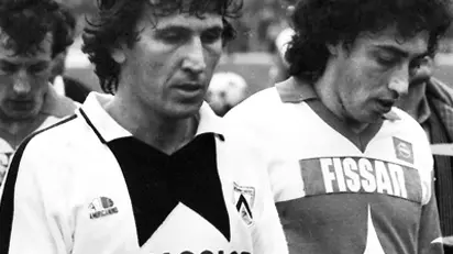 Enzo Lasorte Trieste 08/02/1984 - 8 febbraio 1984, Stadio Grezar, coppa Italia, Triestina - Udinese, Arthur Antunes Coimbra in arte Zico e Franco De Falco a testa bassa a fine partita. All'esterno dello stadio in seguito di scontri fra tifosi e forze dell'ordine perderà la vita il giovane Stefano Furlan. Foto Enzo Lasorte - Italfoto