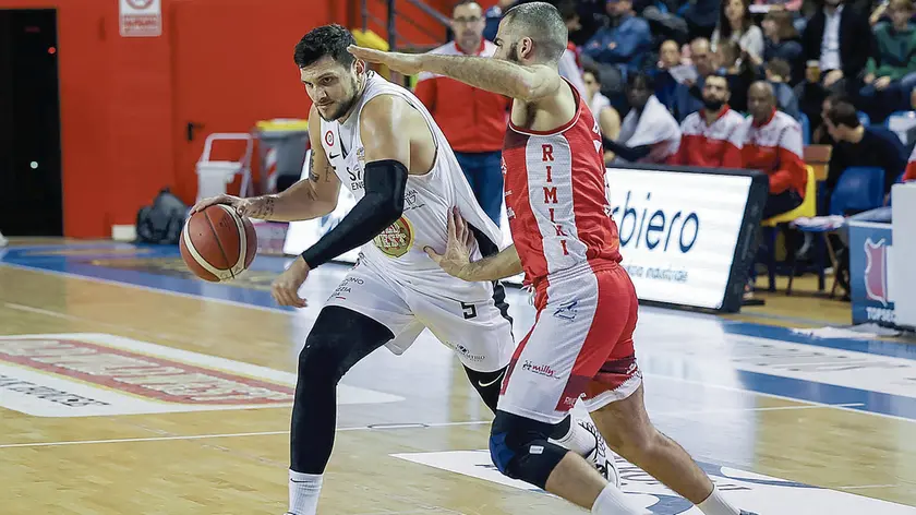 Numeri da applausi per Alessandro Gentile nella partita con Rimini: 30 di valutazione, 8 su 15 al tiro da 2 e 13 rimbalzi (foto Petrussi / Pregnolato)