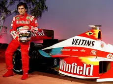 Alex Zanardi, 54 anni, ha iniziato con i kart e corso 44 Gran Premi in Formula 1: dal 1991 al 1994 con Jordan, Minardi e Lotus, mentre nel 1999 era con la Williams
