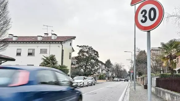 I modelli sono Bologna e Olbia: porte urbane, rialzi di carreggiata, asfalti colorati e ciclabili