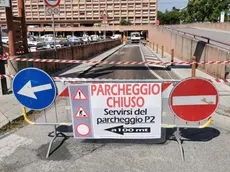 Udine 26 Agosto 2021. Ospedale civile parcheggio chiuso e parcheggi selvaggi. © Foto Petrussi