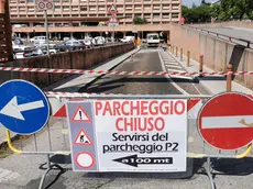 Udine 26 Agosto 2021. Ospedale civile parcheggio chiuso e parcheggi selvaggi. © Foto Petrussi