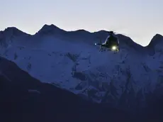 Elisoccorso notturno. Elicottero del Soccorso alpino valdostano all'aeroporto Corrado Gex di Saint-Christophe (Aosta)