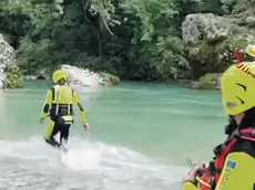 "Forza soccorritori, che oggi sia l'ultimo giorno di ricerca per ridare Cristian ai suoi familiari". E' l'incitamento espresso stamani dal sindaco di Premariacco (Udine), Michele De Sabata, alla ripresa delle ricerche, per il quinto giorno consecutivo, di Cristian Casian Molnar, di 25 anni, travolto dalla piena del fiume Natisone, 04 giugno 2024. NPK Frame da video Vigili del Fuoco +++ATTENZIONE LA FOTO NON PUO' ESSERE PUBBLICATA O RIPRODOTTA SENZA L'AUTORIZZAZIONE DELLA FONTE DI ORIGINE CUI SI RINVIA+++ +++NO SALES; NO ARCHIVE; EDITORIAL USE ONLY+++