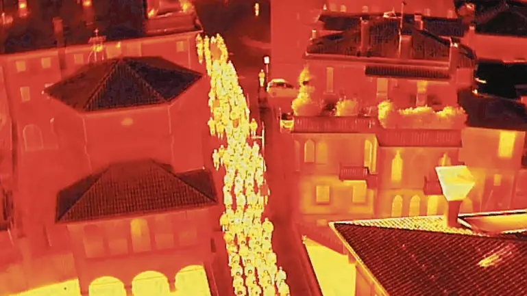 Un'immagine del centro di Sacile scattata dal drone con la termocamera