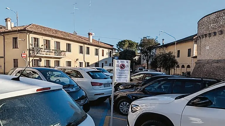 La sosta durante i mercatini resta un problema a Sacile