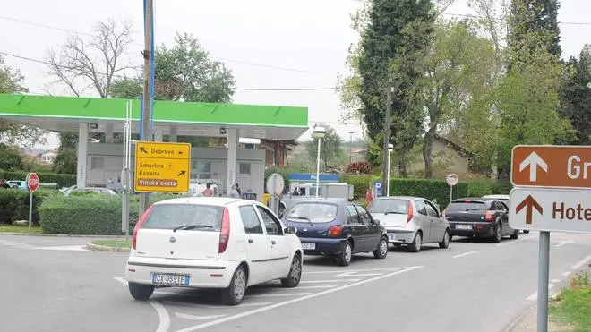 Bumbaca Gorizia 05.09.2012 Benzinaio OMV Vipulzano - Fotografia di Pierluigi Bumbaca