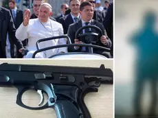 Il papa a Trieste (foto Silvano) e due frame tratti dal Tg1, con la pistola e l'uomo che ha abbandonato il trolley