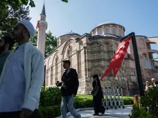 epa11322058 People visit the historic Chora Mosque during the its reopening day as a mosque in Istanbul, Turkey, 06 May 2024. Built in the 4th century as Chora Church, it was converted into a mosque around 1511 following the conquest of Constantinople the by Ottoman Empire. In 1945 it was transformed into a museum by decision of the Turkish government. Uopn decree of Turkish President Erdogan on 01 August 2020, work began to convert it into a mosque again and officially opened as a Mosque on 06 May 2024. EPA/ERDEM SAHIN