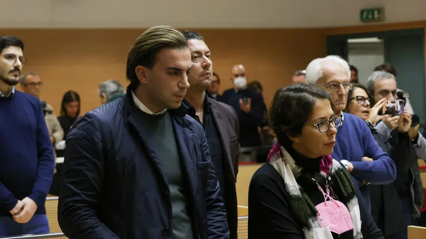 Giacomo Bozzoli durante la lettura della sentenza, Brescia, 30 settembre 2022. La corte d'assise di Brescia ha condannato all'ergastolo Giacomo Bozzoli per l'omicidio e la distruzione del cadavere dello zio Mario, l'imprenditore bresciano svanito nel nulla l'8 ottobre 2015 dalla fonderia di Marcheno. ANSA/ FILIPPO VENEZIA