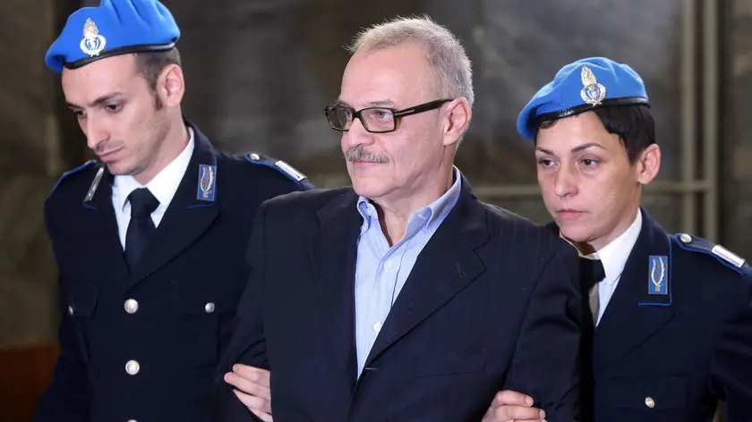Renato Vallanzasca in tribunale a Milano al termine dell'udienza del processo in cui è accusato di rapina impropria per aver rubato in un supermercato, Milano, 10 ottobre 2014. ANSA / MATTEO BAZZI