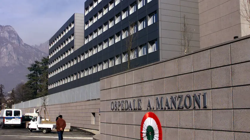 LECCO.5\2\2000-OSPEDALE A.MANZONI INAUGURATO QUESTA MATTINA A LECCO.ANSA\FARINACCI