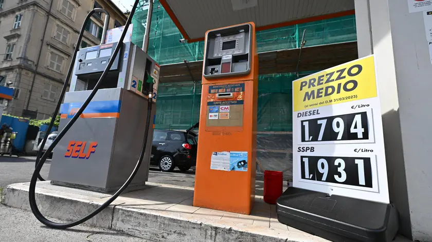 Sono obbligatori i cartelli esposti del prezzo medio nazionale del costo della benzina e diesel nei distributori di carburante di tutta Italia