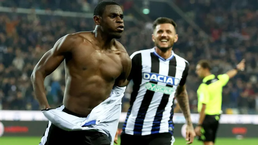 Udinese's Duvan Zapata (L) jubilates after scoring the goal during the Italian Serie A soccer match Udinese Calcio vs Torino FC at Friuli stadium in Udine, Italy, 31 October 2016. ANSA/ALBERTO LANCIA