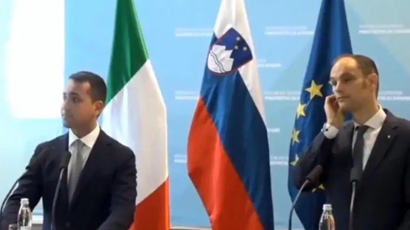 Il ministro degli esteri Luigi Di Maio in conferenza stampa a Lubiana insieme al collega sloveno Anze Logar, 6 giugno 2020. FACEBOOK LUIGI DI MAIO +++ATTENZIONE LA FOTO NON PUO' ESSERE PUBBLICATA O RIPRODOTTA SENZA L'AUTORIZZAZIONE DELLA FONTE DI ORIGINE CUI SI RINVIA+++