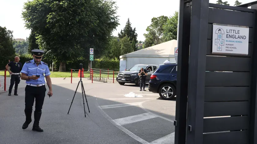 bambina investita nel parcheggio della scuola Little England incidente fuori dalla scuola in via Caduti del Lavoro, Brescia 3 giugno 2024. Ansa Filippo Venezia