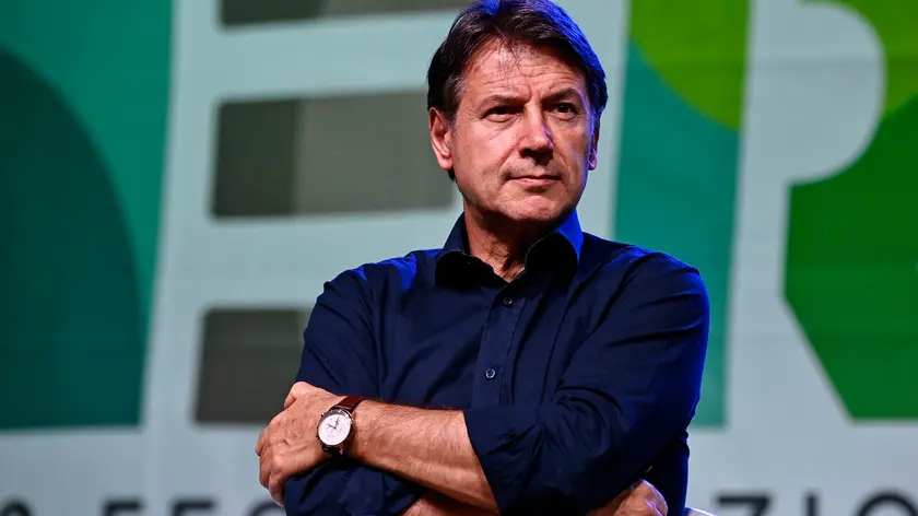 Giuseppe Conte durante il dibattito alla festa di Alleanza Verdi e Sinistra a Roma, 12 settembre 2024. ANSA/RICCARDO ANTIMIANI