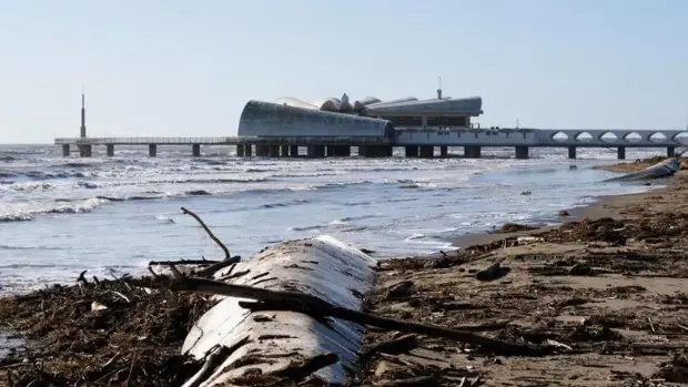 Il sindaco di Lignano ha firmato l’ordinanza che permette ai cittadini di raccogliere, per utilizzarlo negli impianti termici, il materiale ligneo depositato su arenili e aree demaniali marittime